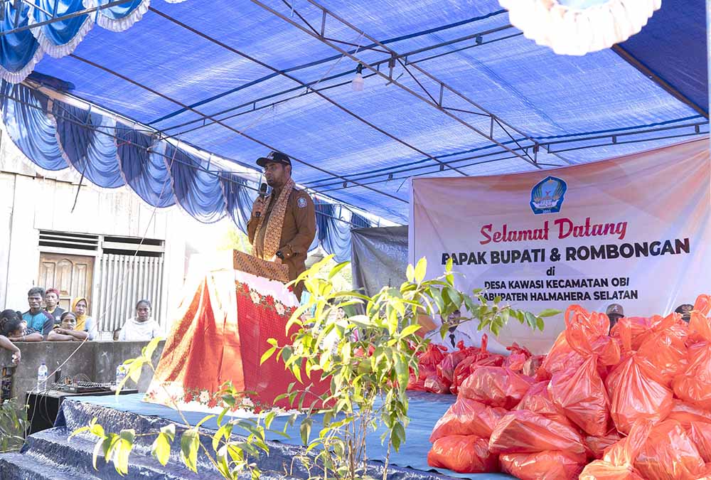 Kunjungan bupati ke desa kawasi Kunjungan bupati ke desa kawasi